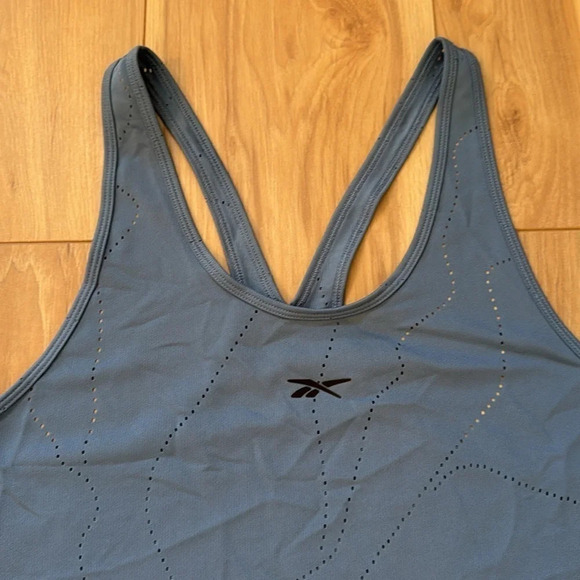 Gym Shark racer back tank top size medium - Picture 2 of 7